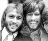 Robin Gibb des Bee Gees (à droite)