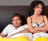 Pierre Palmade et Isabelle Mergault dans la pièce L'amour sur un plateau