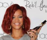 Rihanna présente son parfum Reb'l Fleur, à Los Angeles, le 18 février.