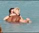 Satya Oblet et sa chérie à la plage à St Barth, le 10 février 2011