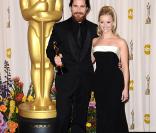 Christian Bale (Oscar du meilleur second rôle pour Fighter) avec Reese Witherspoon, lors de la cérémonie des Oscars le 27 février 2011 à Los Angeles