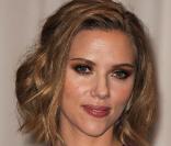 Scarlett Johansson lors de la cérémonie des Oscars le 27 février 2011 à Los Angeles