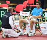 Le 28 février, dans les colonnes de  L'Equipe , Gilles Simon se livre à une mise au point musclée concernant ses participations en équipe de France et ses relations avec le capitaine Guy Forget.