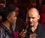 Gaëtan Roussel répond aux questions de l'animatrice Aline Afanoukoé, lors de la seconde moitié des Victoires de la Musique 2011, mardi 1er mars sur France 2.
