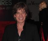 Jean-Louis Aubert, sur le tapis rouge de la seconde cérémonie 2011 des Victoires de la Musique, mardi 1er mars à Paris.