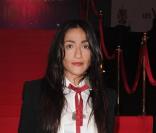 Hindi Zahra, sur le tapis rouge de la seconde cérémonie 2011 des Victoires de la Musique, mardi 1er mars à Paris.