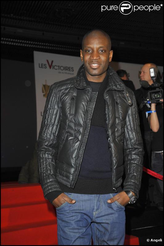 Abd Al Malik arrive au Palais des Congrès de Paris pour les Victoires de la Musique 2011, mardi 1er mars.