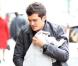 Orlando Bloom et Miranda Kerr arrivent à l'aéroport de Paris avec leur adorable bébé, le 2 mars 2011.