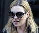 Kate Moss à la sortie d'un restaurant londonien le 4 mars 2011