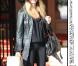 Kate Moss le 6 mars à Paris en route pour une séance photos.