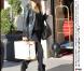 Kate Moss le 6 mars à Paris en route pour une séance photos.
