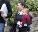 Kourtney Kardashian et son fils Mason dans Beverly hills avec un ami (25 février 2011)