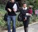 Kourtney Kardashian et son fils Mason dans Beverly hills avec un ami (25 février 2011)