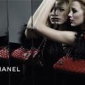 Blake Lively en femme fatale devant l'objectif du grand Karl...
