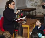 La princesse Marie de Danemark, à l'occasion d'un événement organisé au château de Kronborg par l'Unesco, a lu un conte d'Andersen à des écoliers...