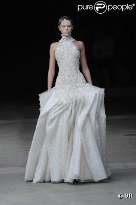 Défilé Alexander McQueen présenté à Paris le 8 mars 2011