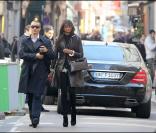 Naomi Campbell en goguette dans les rues de Paris avec son compagnon Vladimir Doronin, le 7 mars 2011