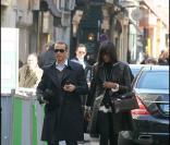 Naomi Campbell en goguette dans les rues de Paris avec son compagnon Vladimir Doronin, le 7 mars 2011