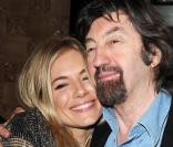 Sienna Miller et Trevor Nunn lors de la soirée après l\'avant-première de Flare Path le 10 mars 2011 à Londres