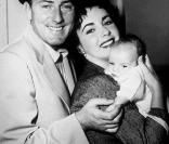 Elizabeth Taylor, son deuxième mari, Michael Wilding, et leur premier fils en 1953 