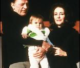 Elizabeth Taylor, Richard Burton et leur petite-fille Naomi Wilding en 1972 