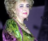 Elizabeth Taylor à une manifestation contre le Sida en 2001 