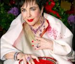 Elizabeth Taylor présente sa collection de bijoux en 2007 