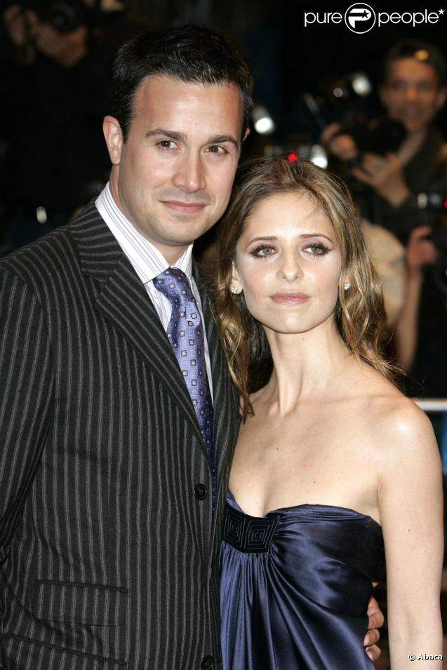 Sarah Michelle Gellar et son mari Freddie Prinze Jr. Ils sont ensemble depuis 2000.  