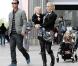 Gwen Stefani, son mari Gavin Rossdale et leurs fils Zuma et kingston à Los Angeles le 26 mars 2011