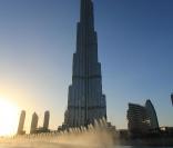 Alain Robert grimpe la plus haute tour du monde, la Burj Khalifa, 828 mètres, à Dubaï, le 28 mars 2011