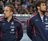 Le 29 mars 2011, à l\'occasion de la réception de la Croatie en amical au Stade de France, l\'équipe de France étrennait son maillot extérieur, la fameuse marinière. Ribéry/Gourcuff : alors, copains ?<br />