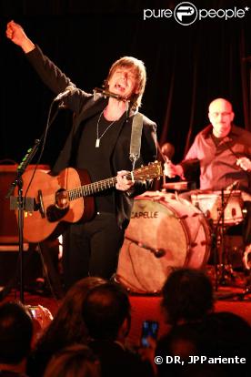 Jean-Louis Aubert était en concert très très privé RTL 2 au premier étage de la Tour Eiffel le 28 mars 2011. Une soirée de bon augure pour une tournée qui devrait atteindre des sommets !
