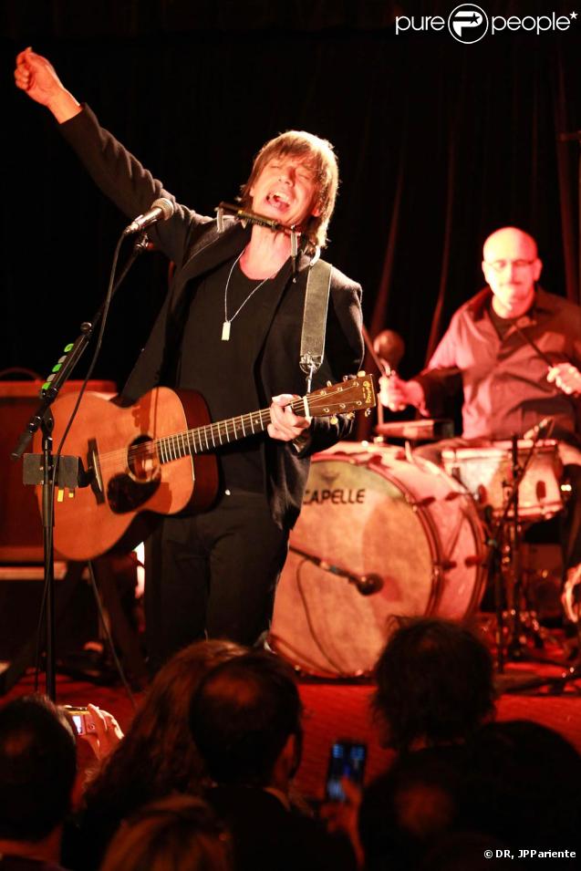 Jean-Louis Aubert était en concert très très privé RTL 2 au premier étage de la Tour Eiffel le 28 mars 2011. Une soirée de bon augure pour une tournée qui devrait atteindre des sommets !