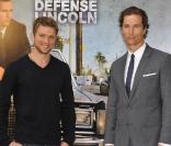 Ryan Phillippe et Matthew McConaughey à l\'occasion de la promotion française de <em>La défense Lincoln</em>, dans l\'enceinte de l\'hôtel Shangri-La, à Paris, le 4 avril 2011.