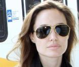 Angelina Jolie à l'aéroport de Los Angeles le 3 avril 2011