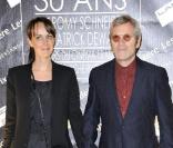 Tchéky Karyo et sa compagne à la remise des prix Patrick-Dewaere et Romy-Schneider, au Bon Marché, le 4 avril 2011, à Paris.