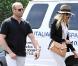 L'action-star Jason Statham et sa fiancée, la divine Rosie Huntington-Whiteley, se promènent dans les rues de Los Angeles, le 6 avril 2011.