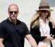 L'action-star Jason Statham et sa fiancée, la divine Rosie Huntington-Whiteley, se promènent dans les rues de Los Angeles, le 6 avril 2011. 