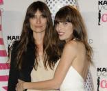 Caroline de Maigret et Lou Doillon lors de la soirée Coca Cola Light pour célébrer le lancement de la bouteille imaginée par Karl Lagerfeld. Le 7 avril 2011