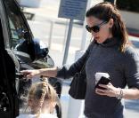 Jennifer Garner et Violet Affleck le 9 avril 2011 à Los Angeles
