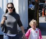 Jennifer Garner et Violet Affleck le 9 avril 2011 à Los Angeles