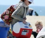 Marcia Cross emmène ses jumelles à la plage de Malibu (6 avril 2011)