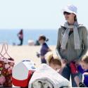 Marcia Cross a élu domicile à la plage avec ses jumelles Eden et Savannah !