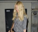 Claudia Schiffer à Los Angeles, a partagé un excellent repas avec sa famille le 17 avril 2011 à Los Angeles