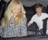 Claudia Schiffer à Los Angeles, a partagé un excellent repas avec sa famille le 17 avril 2011 à Los Angeles