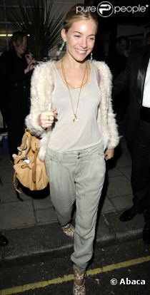 Sienna Miller ne fait jamais un fashion faux pas lorsqu'elle veut briller à la ville