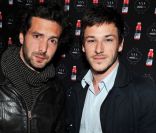 Gaspard Ulliel et un ami lors de la soirée Vitamin Water aux Chandelles pour le lancement de son nouveau parfum XXX-3 baies le mardi 19 avril 2011