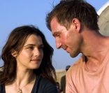 The Constant Gardener, un film à découvrir où à redécouvrir sans hésitation. Avec Rachel Weisz, Ralph Fiennes