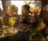 Avril Lavigne semble peu démonstrative avec son chéri Brody Jenner, au restaurant Boa Steakhouse à Los Angeles, samedi 16 avril.