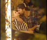 Avril Lavigne semble peu démonstrative avec son chéri Brody Jenner, au restaurant Boa Steakhouse à Los Angeles, samedi 16 avril.